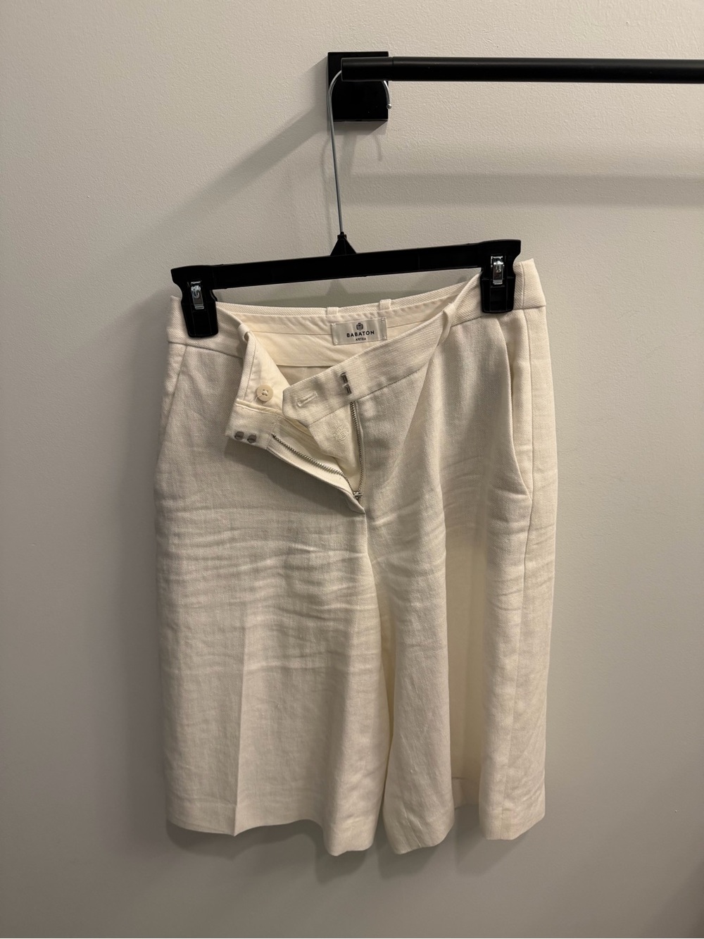 Babaton Aritzia Linen Blend Tailored Bermuda Shorts White Size 0